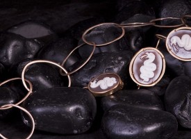 Parure con cammei in conchiglia in oro