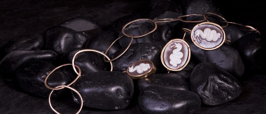 Parure con cammei in conchiglia in oro