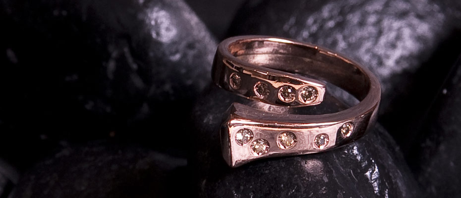 Anello con diamanti brown in oro rosa