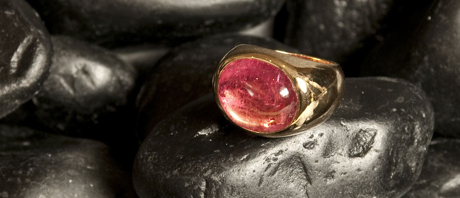 Anello tormalina rosa in oro giallo