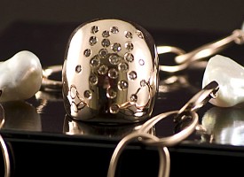 Anello e catena con perle e diamanti brown in oro rosa