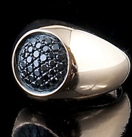 Anello in oro rosa con diamanti black