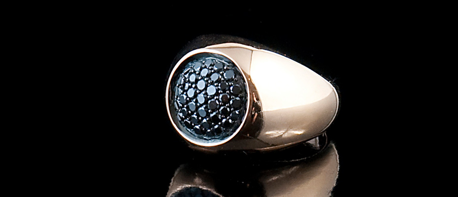 Anello in oro rosa con diamanti black