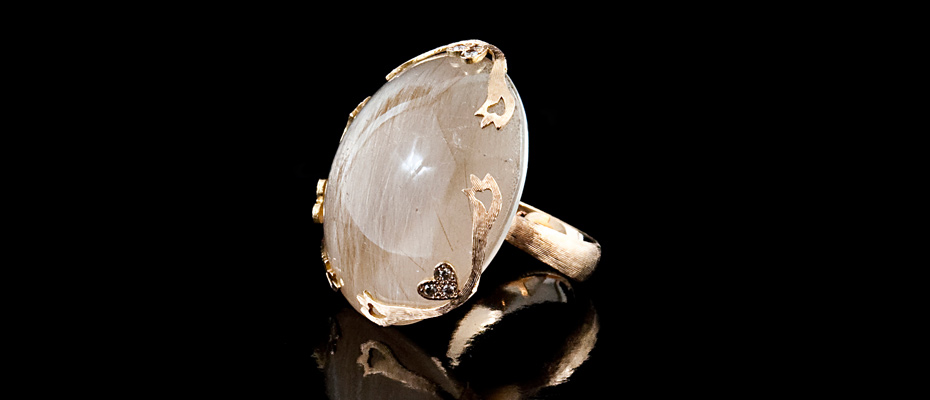 Anello in oro rosa con quarzo rutilato e diamanti