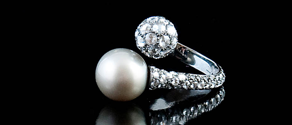 Anello in oro bianco con perla di Taiti e diamanti